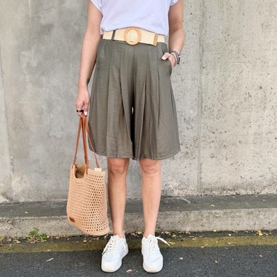 Stylové bermudy se sklady a elastickým páskem SANDY khaki