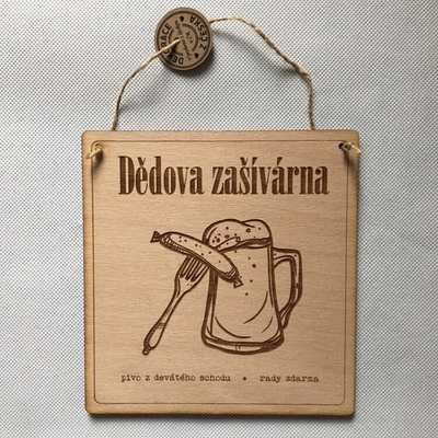 Dekorace z Česka Dřevěná cedulka Dědova zašívárna