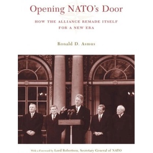 Opening NATO's Door (ISBN: 9780231127776)