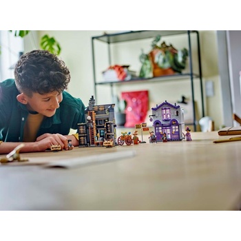 Image 1 of LEGO® Harry Potter™ - Ollivanders & Madam Malkin's Robes (76439)