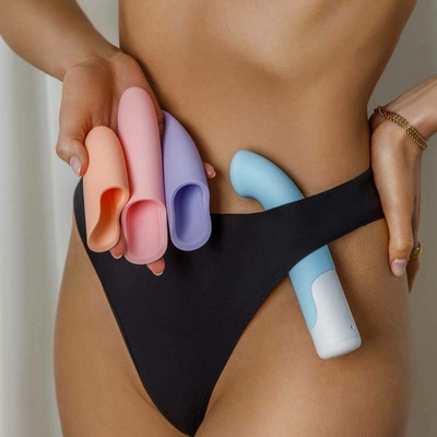 Hravý Satisfyer Four 4 v 1 s vyměnitelnými koncovkami