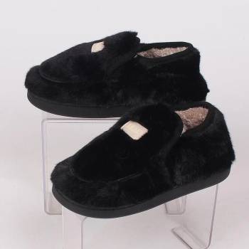 Image 1 of Домашни пухкави пантофи в черно