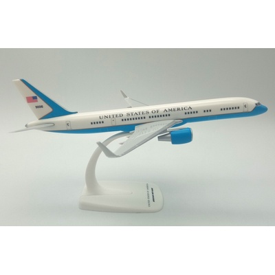 PPC Holland Boeing C 32A 757 2Q8WL United States Air Force Snap Fit 1:200