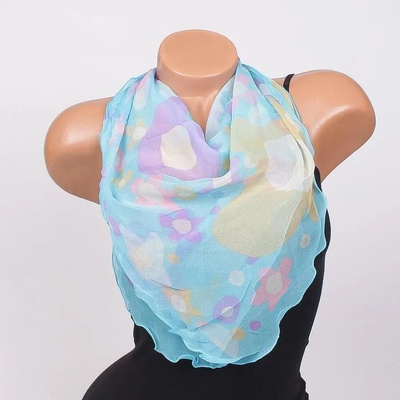 Копринено фишу в синьо с цветя