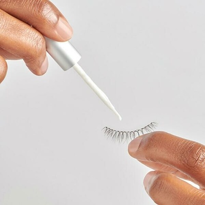 KISS Lepidlo na řasy Super Stick 5-Day Extended Wear (Strip Lash Adhesive) 4,8 g Clear – Sleviste.cz