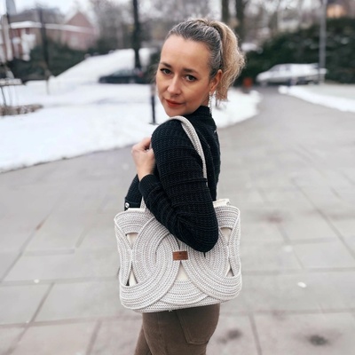 Monyta Elegantní kabelka Caffè latte Varianta Se zapínáním na zip a kapsičkou uvnitř