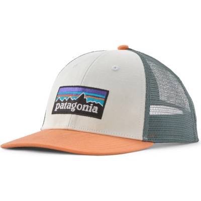 Patagonia Шапка с козирка Patagonia P-6 Logo Lopro Trucker Hat Cap - White w/Peach Sherbet - размер One Size (204-6385-3611)