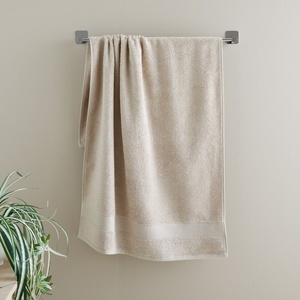 Catherine Lansfield Бежова памучна кърпа от тери 50x85 cm Anti-Bacterial - Catherine Lansfield (TW/55660/W/HT/NT)