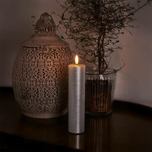 SIRIUS Vosková LED sviečka Sille, 20cm, strieborná, priem. 5 cm