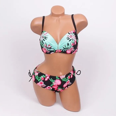 Дамски бански в черно с цветя - чашка d