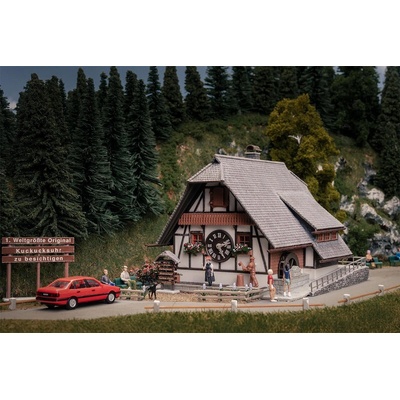 Faller dům s kukačkovými hodiny, s figurkou 130011 – Zboží Mobilmania