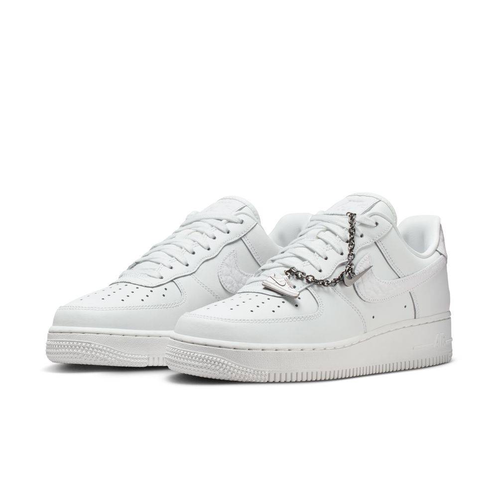 nike air force 1 damske bile