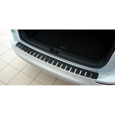 Kryt prahu kufra profilovaný s karbónovou fóliou VW Golf VIII Combi 2020