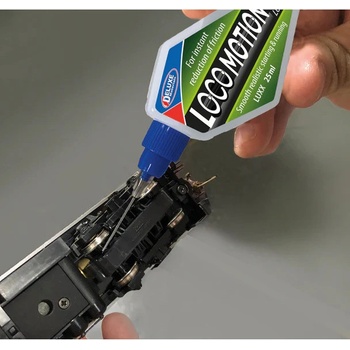 Deluxe Materials Loco Motion olej pro modely vláčků