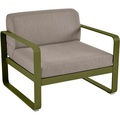 Fermob Bellevie se zelenou podnoží Šedohnědé čalouněné zahradní křeslo