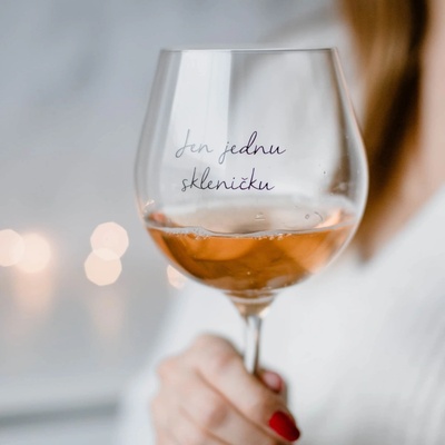 Bella Rose Velká sklenice na víno Jen jednu skleničku čirá barva sklo 610 ml