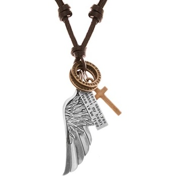 Šperky eshop Nastaviteľný kožený náhrdelník prívesky anjelské krídlo obruče kríž a známka Y41.19