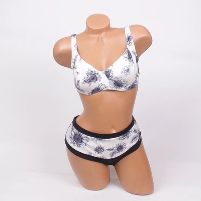 Бански в бяло и черно със сиви слънчогледи - чашка С, d и Е