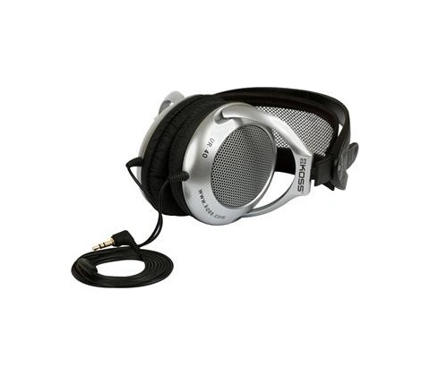 Koss UR40