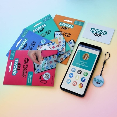 NFC vizitka elektronická nfc vizitky na klíče jako přívěsek / karta SOCIAL TAP
