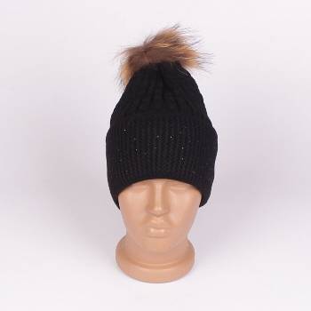 Зимна черна плетена шапка с камъчета и свалящ се помпон