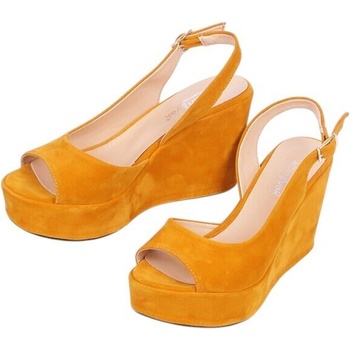 Велурени сандали в цвят горчица с висока платформа