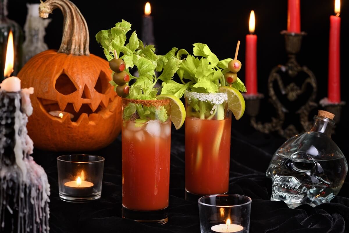 Bloody Mary alkoholos koktél Halloween témåval Bloody Mary alkoholos koktél Halloween témåval