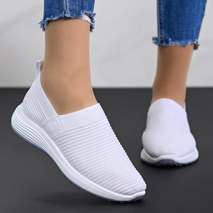  Спортни маратонки W138583 White