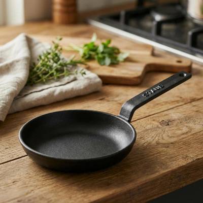 Staub Litinová mini pánev černá 12 cm