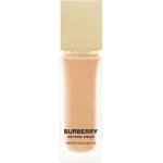 Burberry Beyond Wear Perfecting Matte Foundation течен фон дьо тен с матов завършек цвят Medium Warm 70 30ml