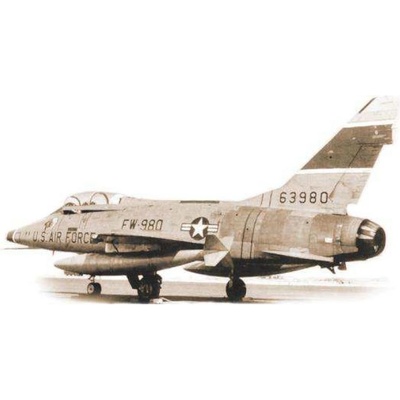 Italeri F-100F Super Sabre 1:72