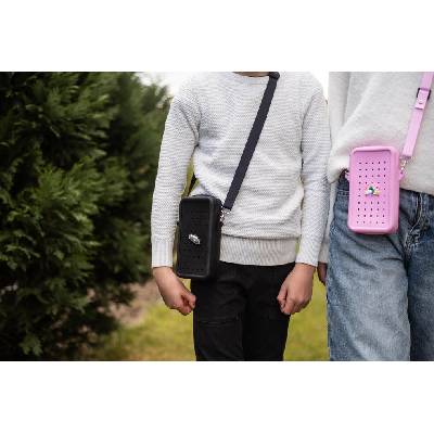Gifty Silikonová crossbody taštička černá a ozdobný pin