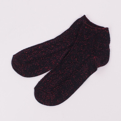 Меки и нежни дамски чорапи в черен цвят с червено ламе
