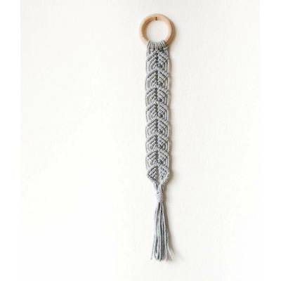 Světle šedé macramé na kroužku Noemi, 7 x 49 cm