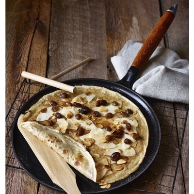 Staub Litinová pánev na palačinky s dřevěnou rukojetí 28 cm