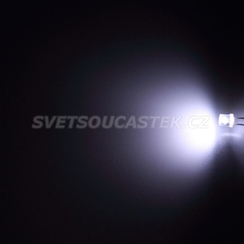Hebei LED 5mm stud. bílá 1000mcd 100° čirá 599XW7C