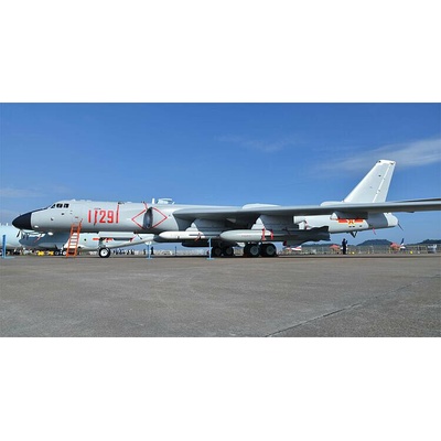 Trumpeter Xian H-6K Strategic Bomber 1:144