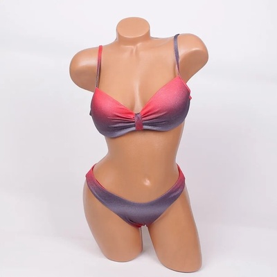 Бански в сиво и червено с лъскав ефект - чашка В