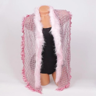 Дантелен шал в розово с пухче