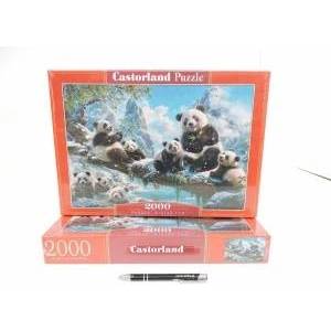 Castorland 2000-piece puzzle C-201013-2 Pandas Winter Fun