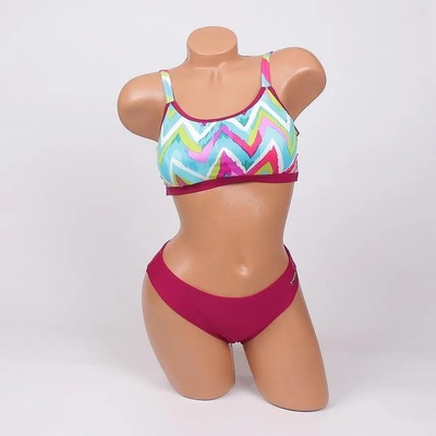 Бански с бюстие в бордо и цветни начупени линии