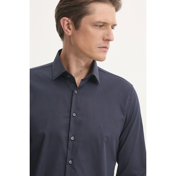 Calvin Klein Риза Calvin Klein мъжка в тъмносиньо с кройка по тялото с класическа яка K10K114326 (K10K114326)