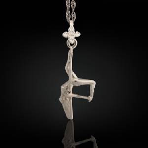  Pole Dance (Танци на пилон) - Дамски спортен медальон от сребро 925 в класическо сребро - Ръчно изработено спортно бижу - Идеален подарък за жена, фенка на гимнастиката - SSJ - ssj - 91,42 лв