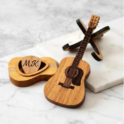 Kytara ve stojánku se třemi trsátky Wood TD 1111509