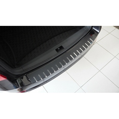 alufrost Ochranná lišta hrany kufra Škoda Octavia III. 2017-2020 (combi, carbonová fólia)