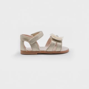 Mayoral Нежни сандали в златист цвят за бебе момиче с цвете с кристали и велкро Майорал
