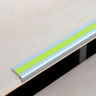 Protiskluzová schodová lišta, Aluminium m2, reflexní žlutý pruh, délka 610 mm, typ A