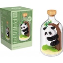 Wise Hawk Panda na stromě