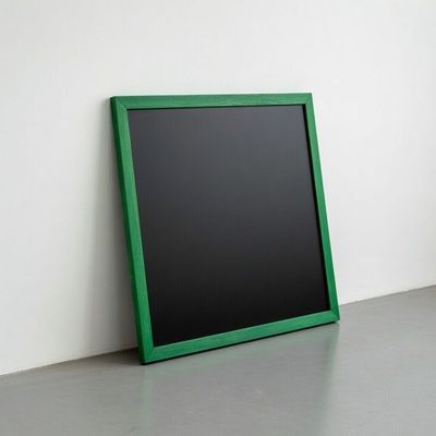 Toptabule.sk Čierna kriedová tabuľa v zelenom drevenom ráme COLOR 100×150 cm