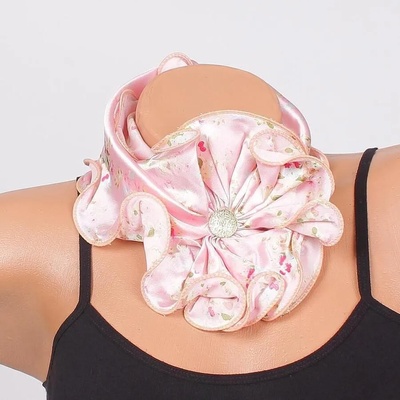 Розово фишу-цвете с нежен десен